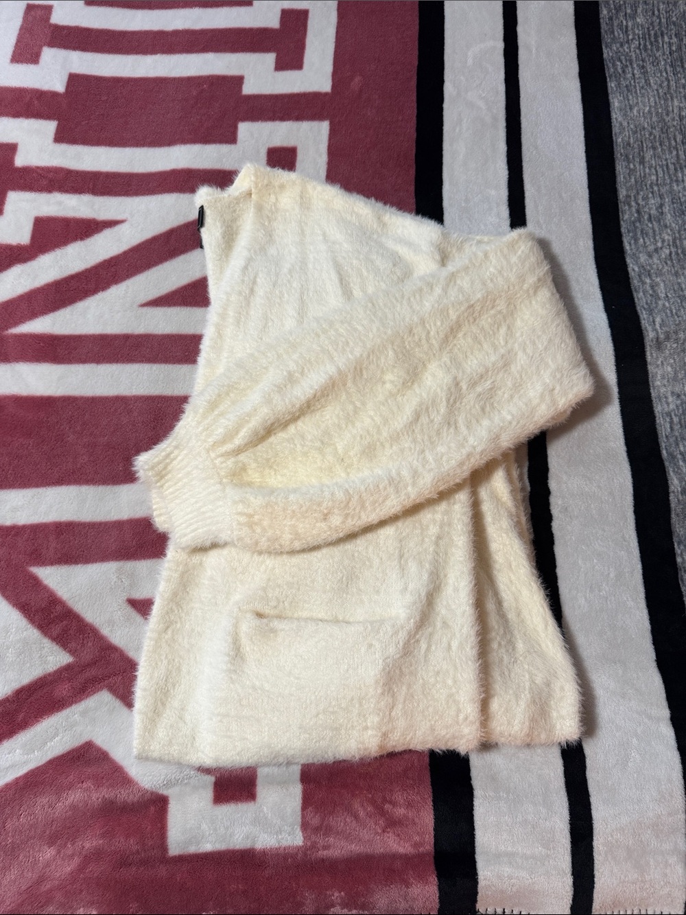 G by Giuliana Fluzzy Cream cardigan